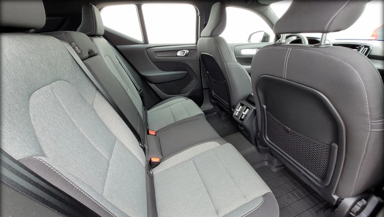 Volvo XC 40 cena 151111 przebieg: 32180, rok produkcji 2023 z Krzyż Wielkopolski małe 436